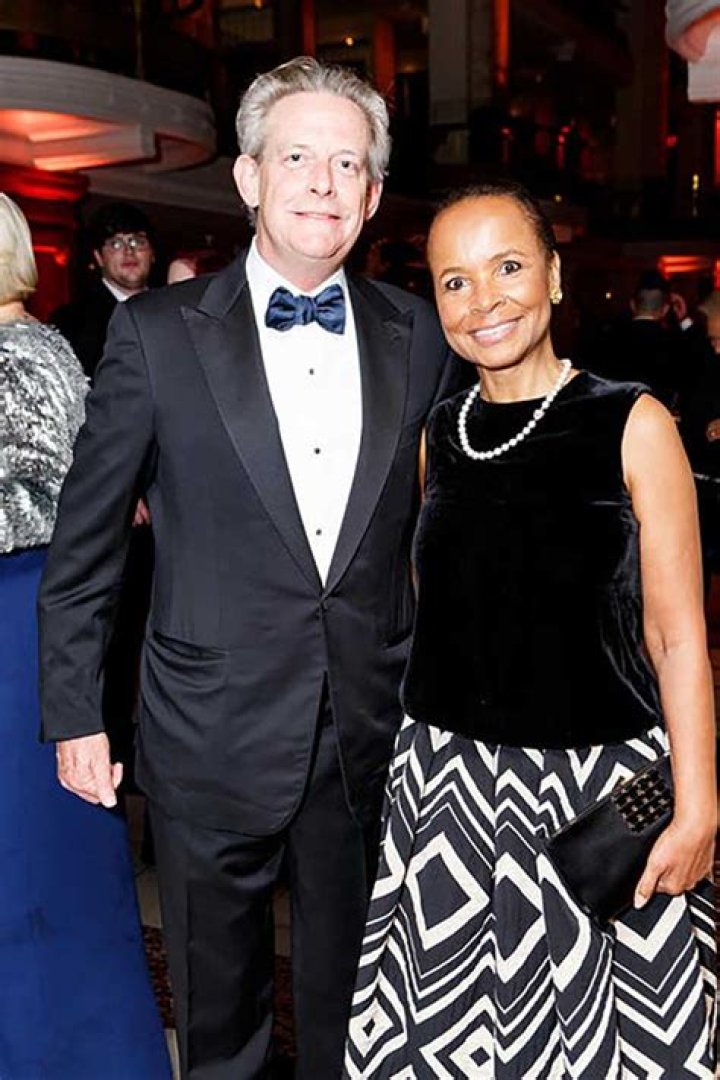 Juliana Ruhfus Net Worth