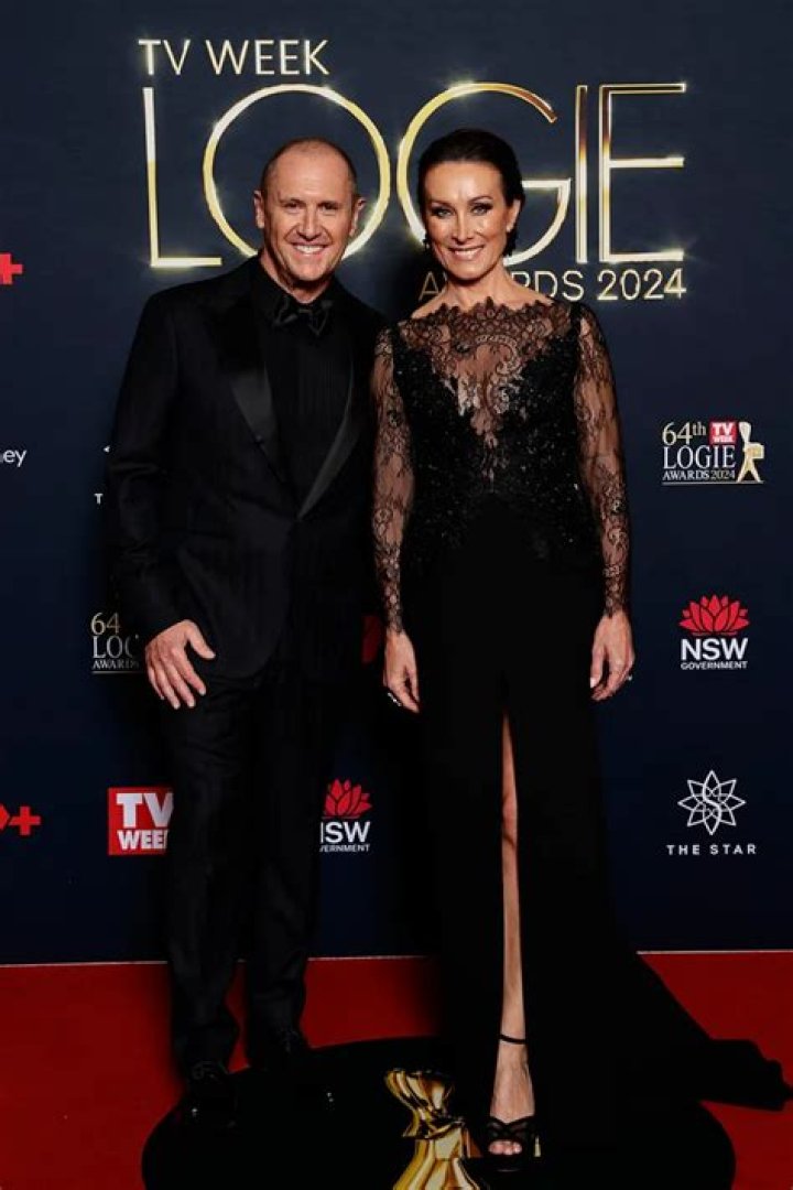 
Larry Emdur Height, Weight, Net Worth, Age, Birthday, Wikipedia, Who, Nationality, Biography 