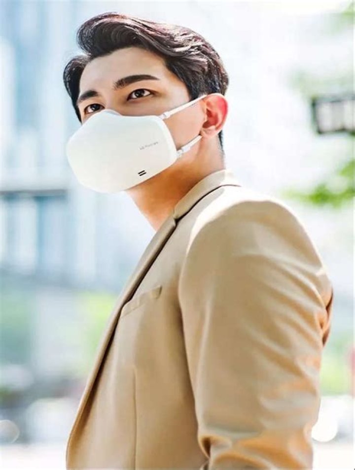 
LG PuriCare wearable air purifier to lessen your Diwali pollution woes 