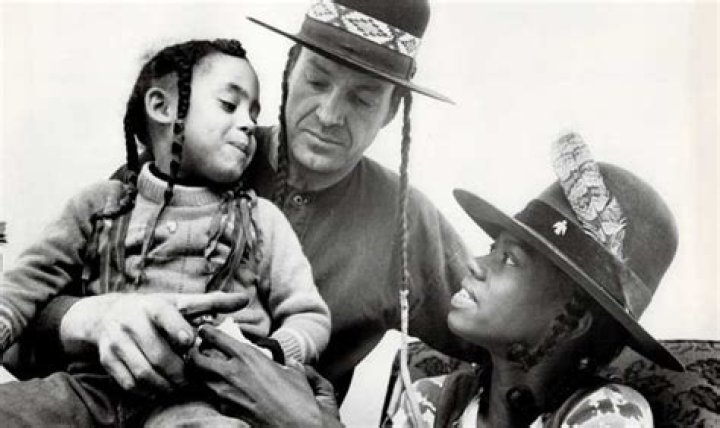 Lili Francks Net Worth