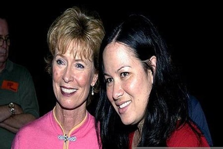 Linda Lee Cadwell Net Worth