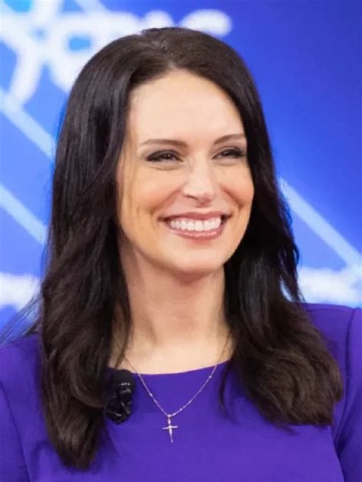 Loni Coombs Net Worth