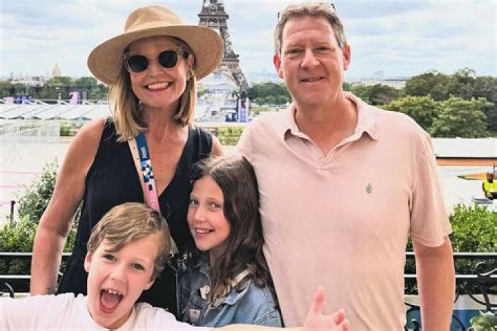 Lorrie Morgan Bio, Songs, Age, Husbands, Children, Net Worth, Picture of Me