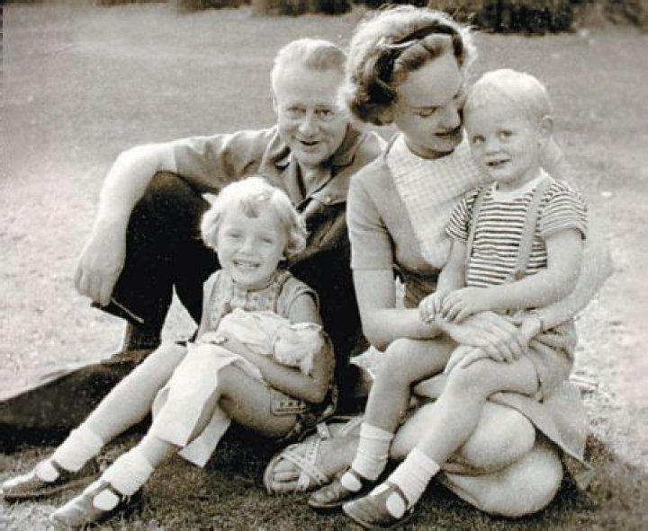 Martin Clunes Parents: Meet Alec Clunes, Daphne Clunes