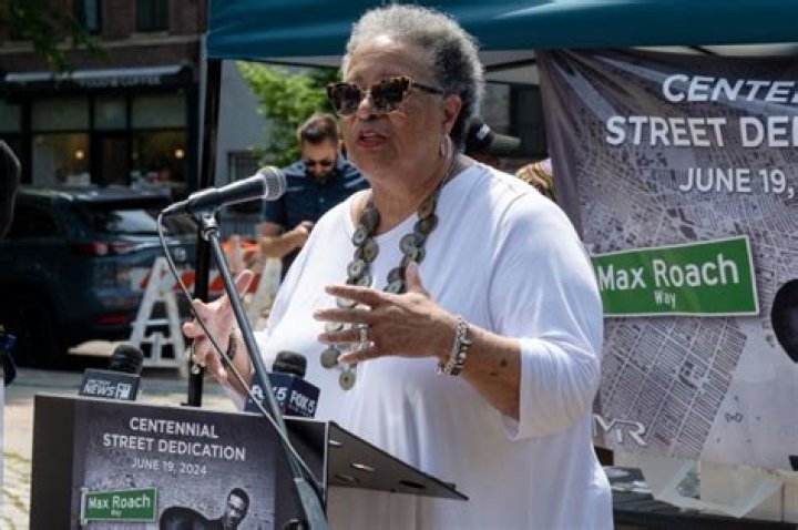 Maxine Roach Net Worth