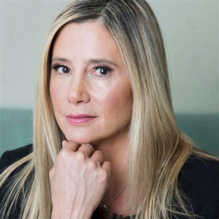 Mira Sorvino Height, Weight, Net Worth, Age, Birthday, Wikipedia, Who, Nationality, Biography