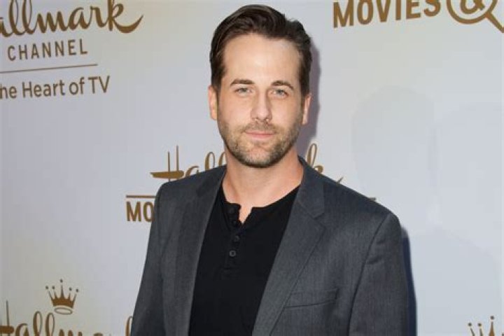 Niall Matter Net Worth