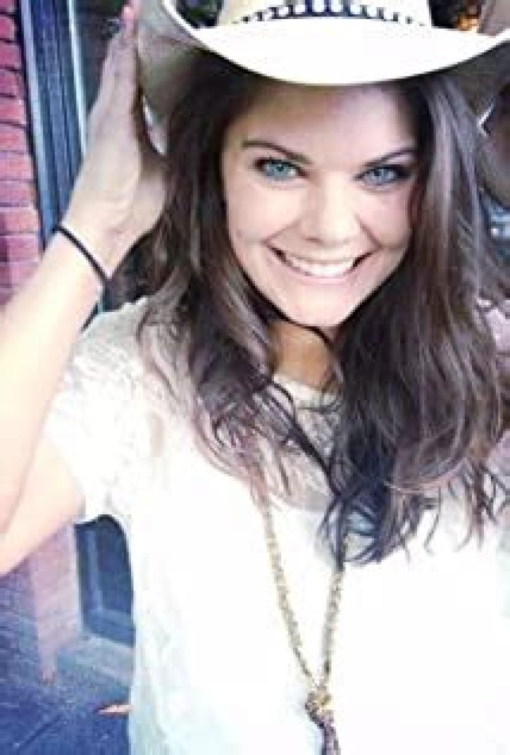 Nicole Fugere Net Worth