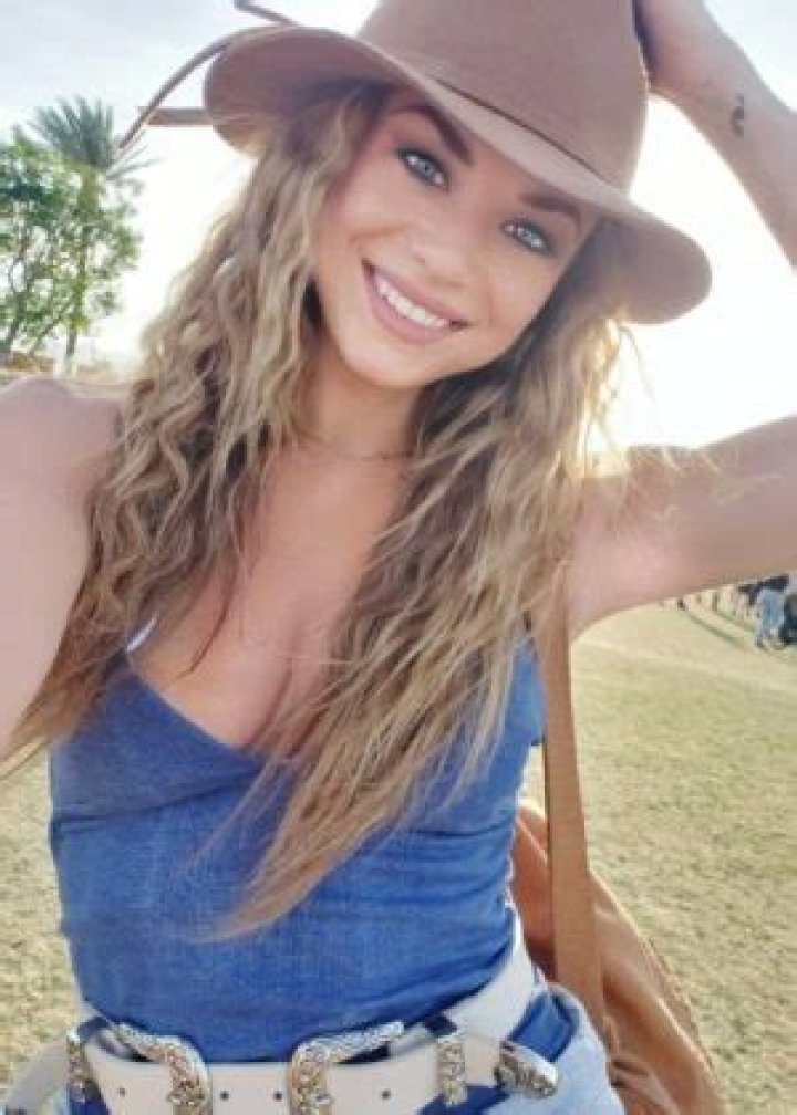 
Nikki Leigh Height, Weight, Net Worth, Age, Birthday, Wikipedia, Who, Nationality, Biography 