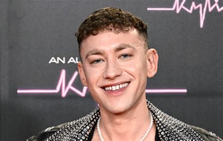 Olly Alexander Height, Weight, Body Measurements, Shoe Size