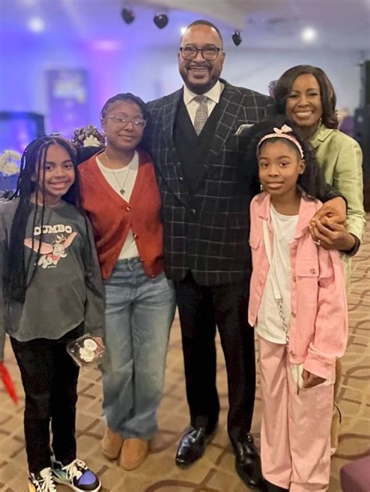 Pat Lawson Muse Height, Weight, Net Worth, Age, Birthday, Wikipedia, Who, Instagram, Biography