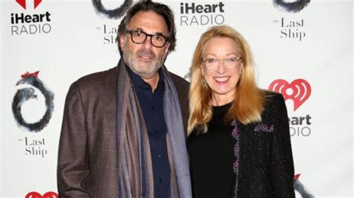 Patricia Wettig's 35 years of married life with husband! Know her children