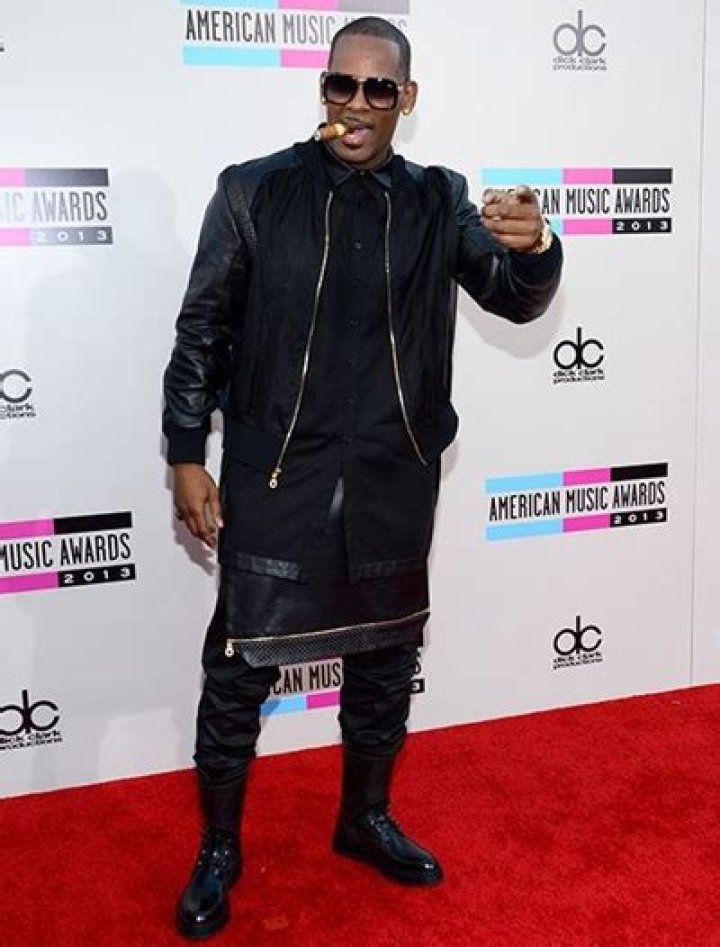 R Kelly Height, Weight, Net Worth, Age, Birthday, Wikipedia, Who, Nationality, Biography