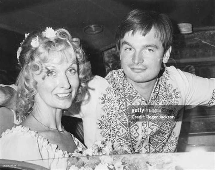 Robin Halstead Net Worth