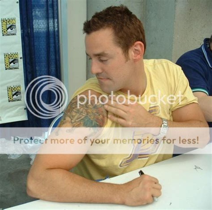 Robin Schulz: dating, net worth, tattoos, smoking & body facts