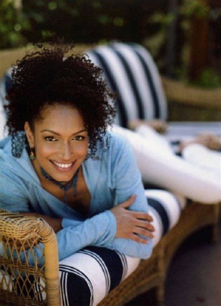 Sarah Stavrou Net Worth