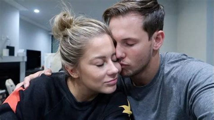 
Shawn Johnson East Reflects on Losing Baby on Date of Past Miscarriage: ‘Always Hits Hard’ 
