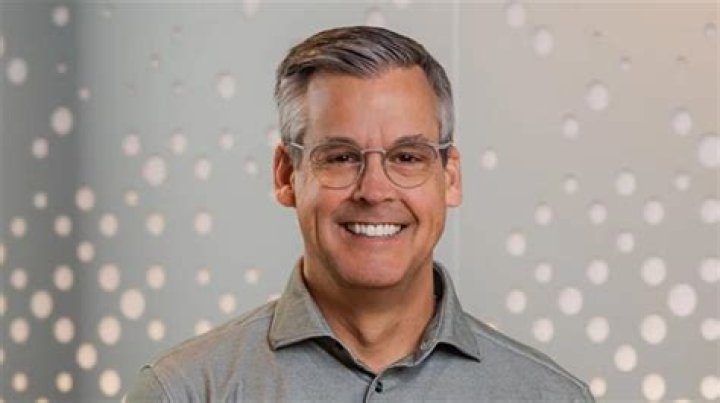 Steve Rowland Net Worth