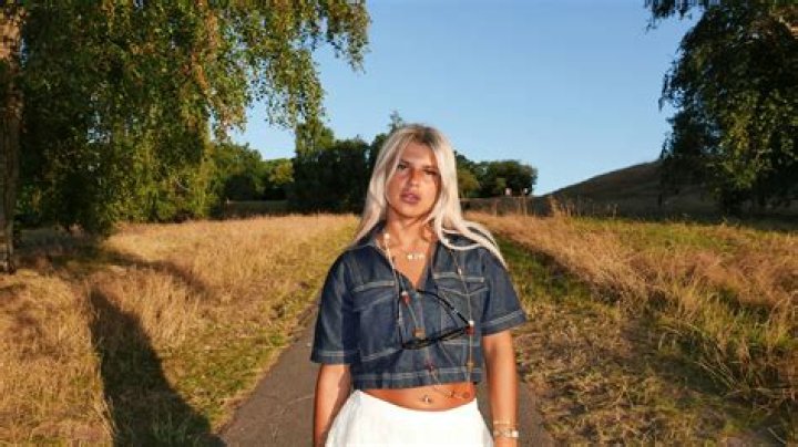 Twitch star BadBunny: Find her Age and Wikipedia