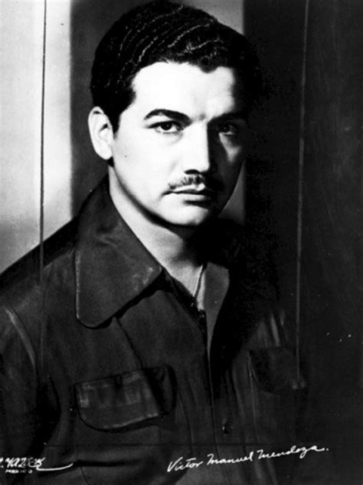 Víctor Manuel Mendoza Net Worth