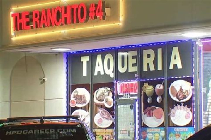 
WATCH: Video shows customer fatally shooting robber at Southwest Houston taqueria 