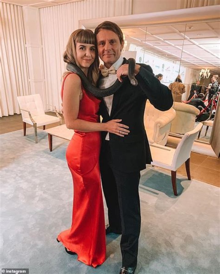 What Happened To Wes Mannion On Crikey? Wife Jodie Mannion And Net Worth