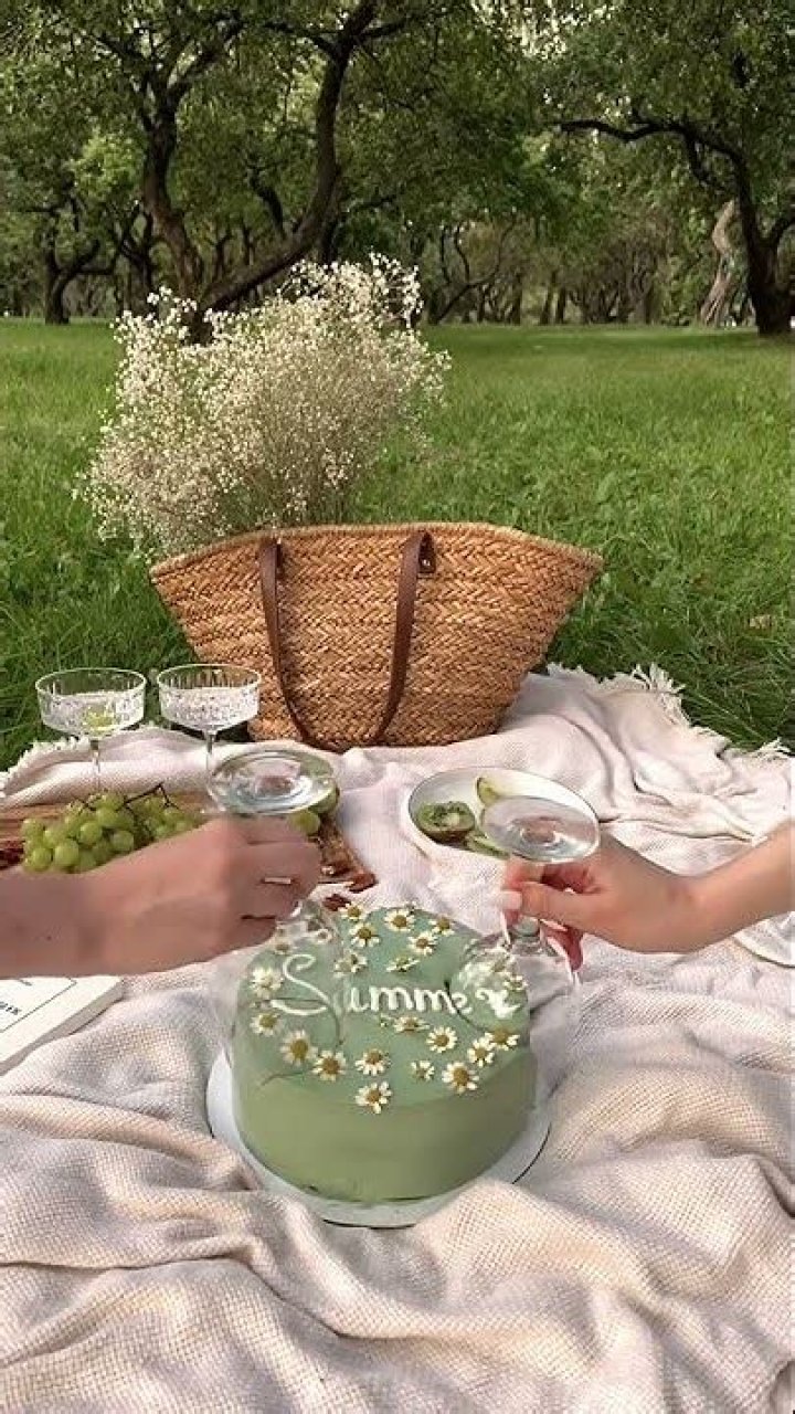 What Is Romanticize Your Life Tiktok Song? Lyrics And Trend Explained