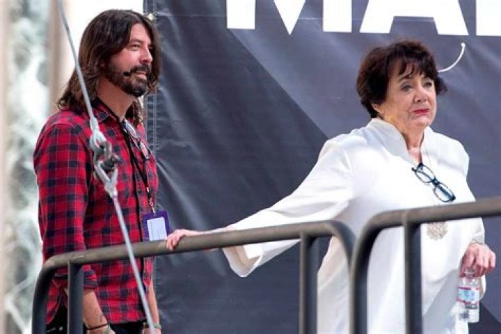 What Is Virginia Grohl Cause Of Death? What Happened To Dave Grohl Mother?