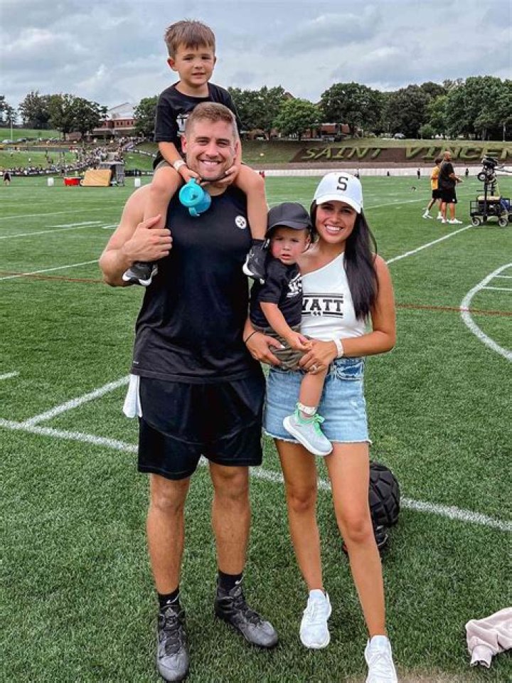 
Who are Derek Watts Parents? Derek Watt Biography, Parents Name, Nationality and More 