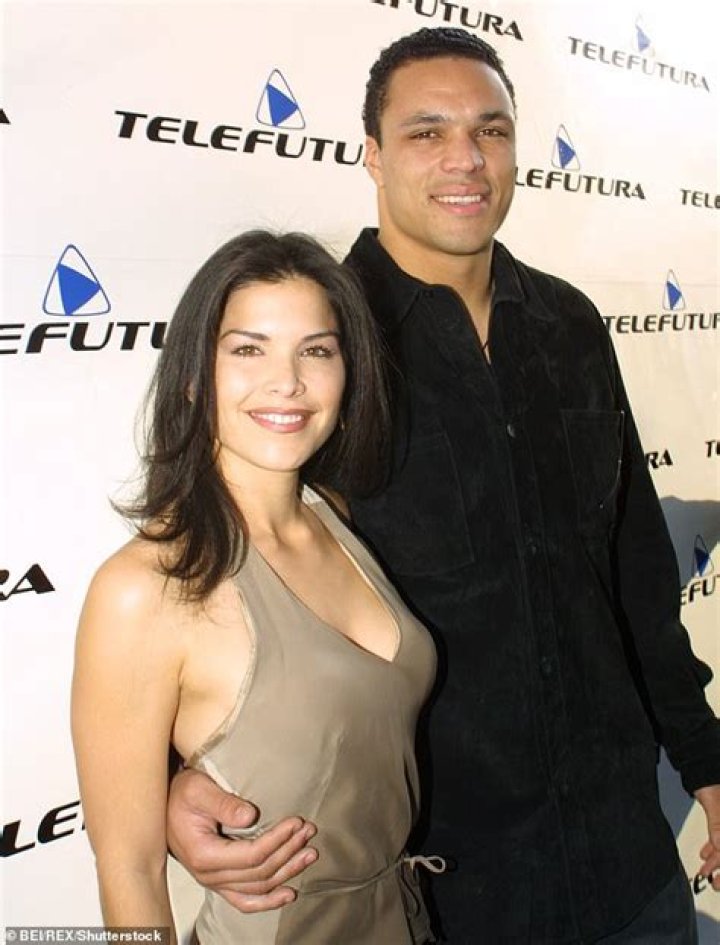 Who Did Tony Gonzalez Play For? His Height, Wife, Brother, Net Worth