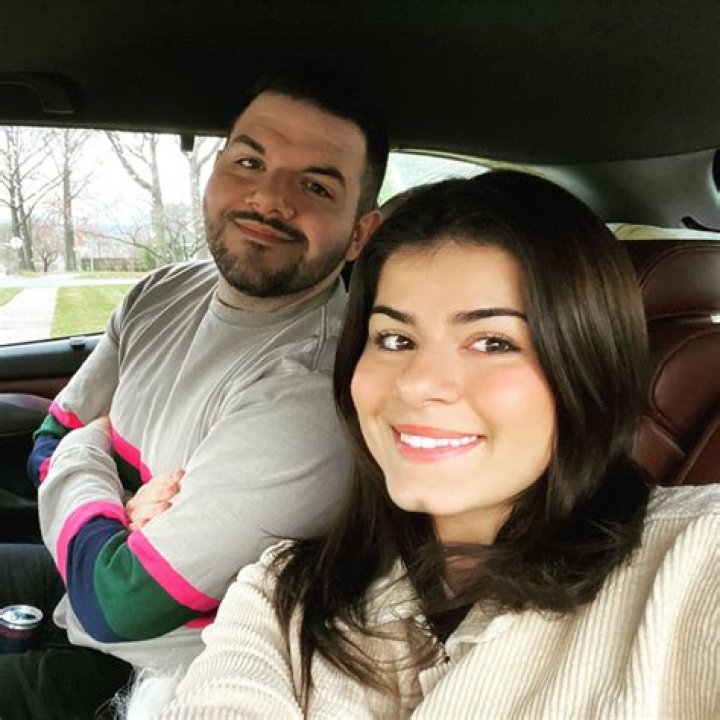 Who Is Kelly Dunlop? CouRage Sister Age And Net Worth