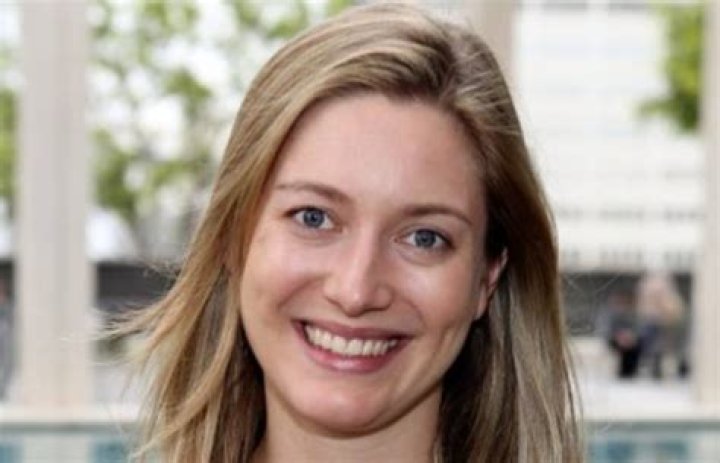 Zoe Perry Height, Weight, Net Worth, Age, Birthday, Wikipedia, Who, Nationality, Biography